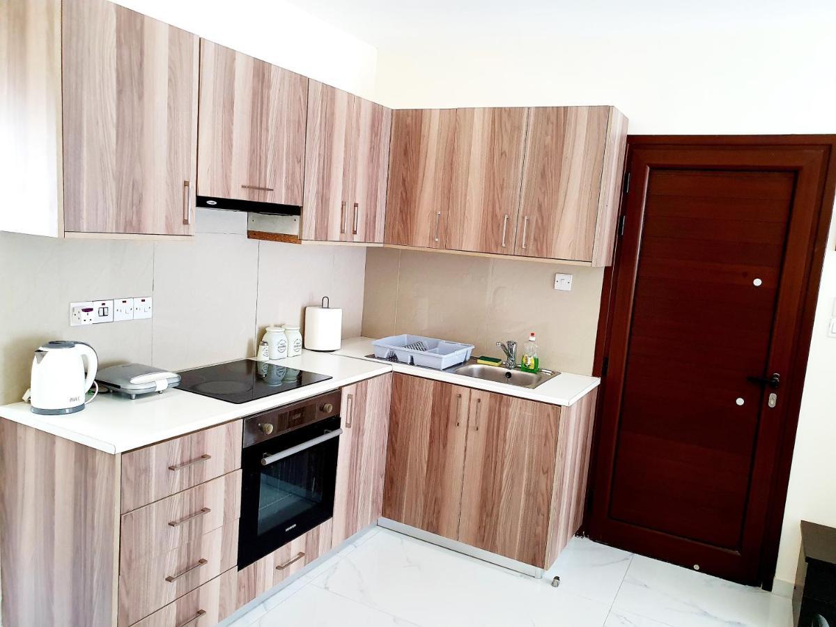 2 Bedroom Cozy Apartment Near Tourist Area, 200M From Sea Πάφος Εξωτερικό φωτογραφία