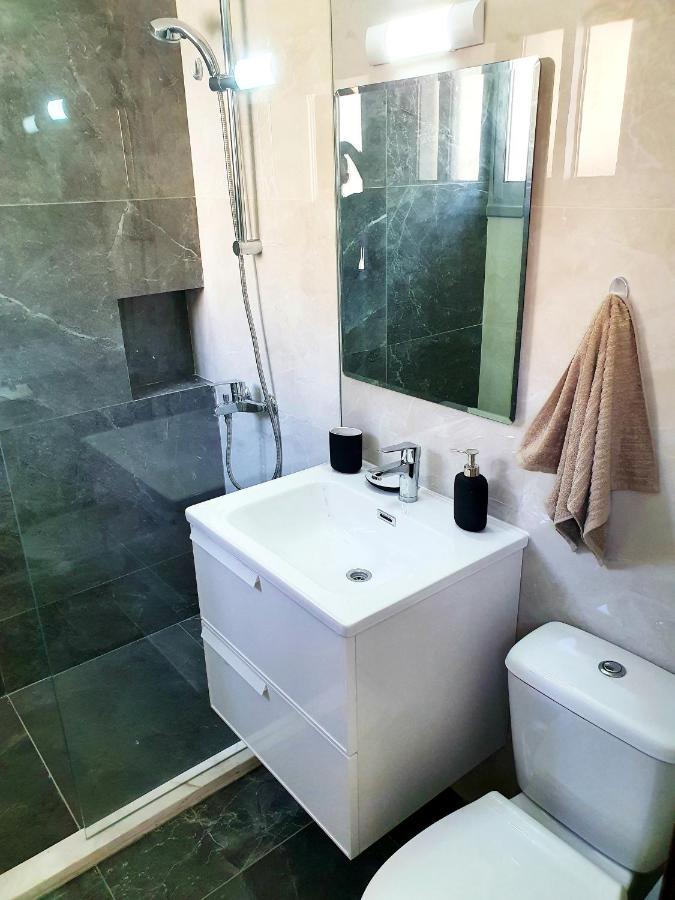 2 Bedroom Cozy Apartment Near Tourist Area, 200M From Sea Πάφος Εξωτερικό φωτογραφία