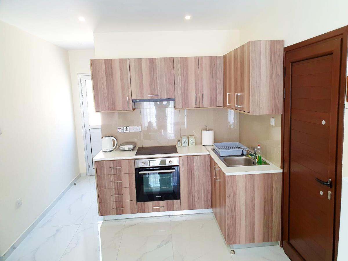 2 Bedroom Cozy Apartment Near Tourist Area, 200M From Sea Πάφος Εξωτερικό φωτογραφία